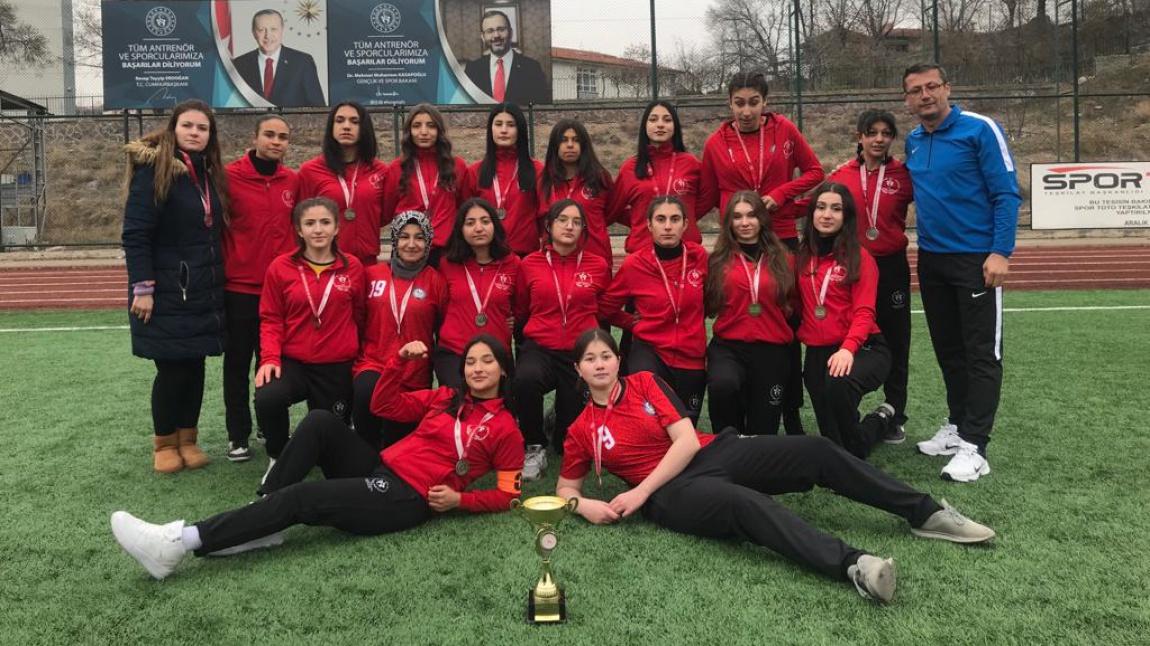 Ankara 2.si Olan Kız Takımımız Kupasını Aldı