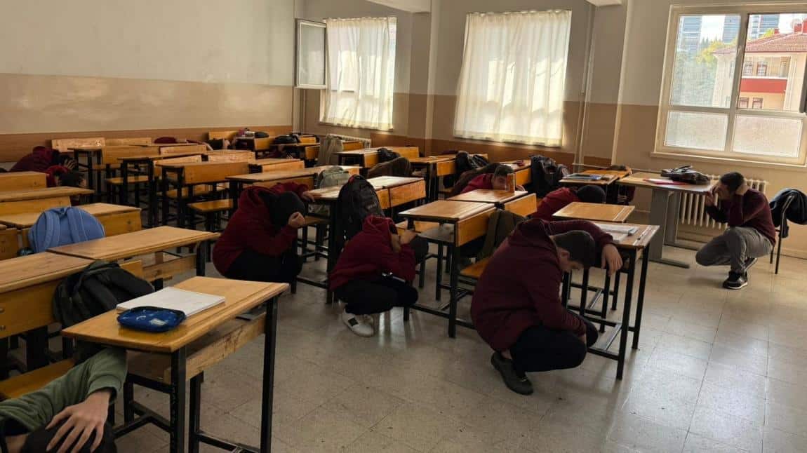 Okulumuzda 13 Ekim Afet Farkındalığı Tatbikatı Gerçekleştirildi